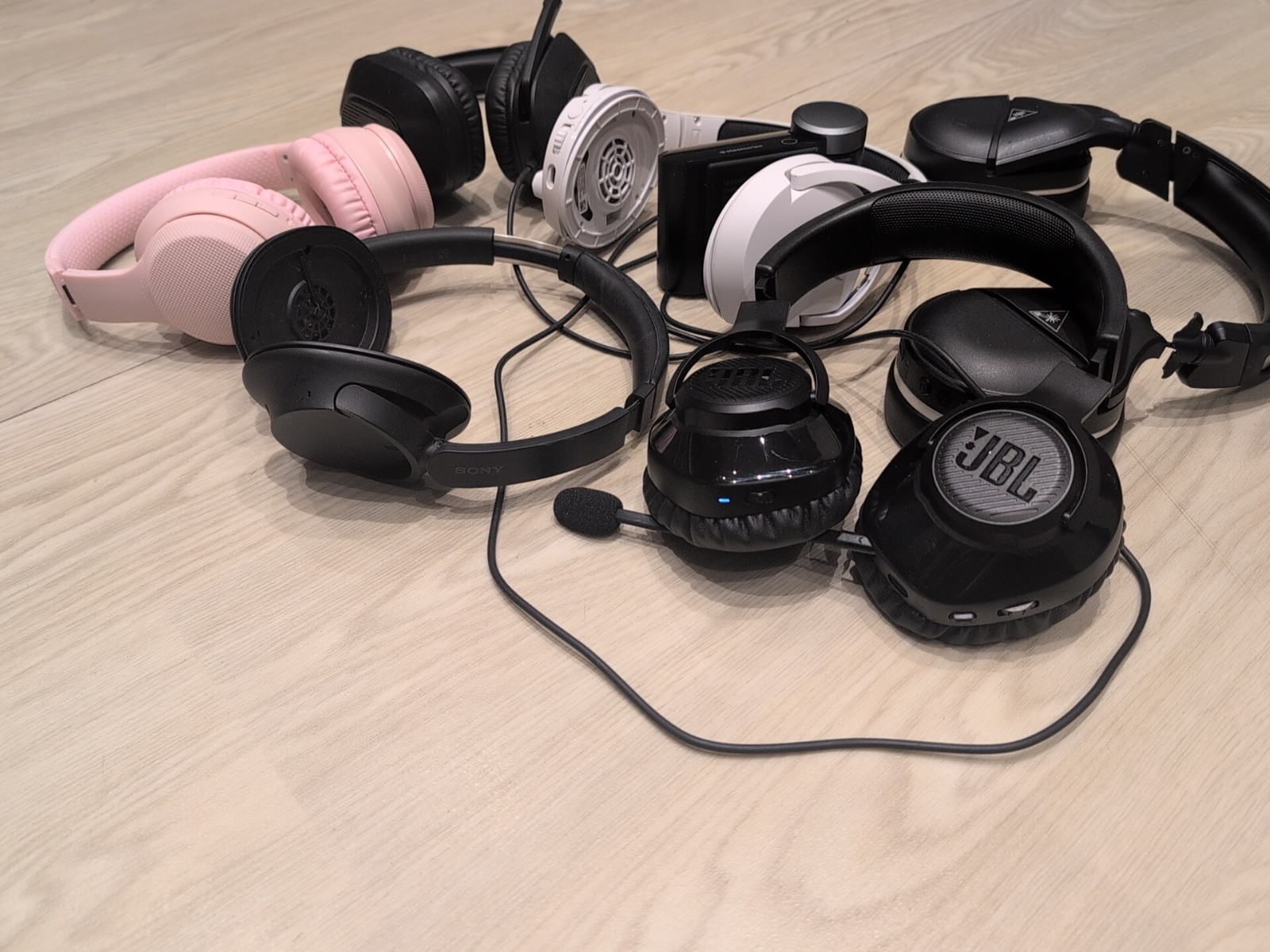 Mixed Job Lot XBOX 360 ONE PS3 PS4 PC Gaming Headset For Parts, Missing Parts