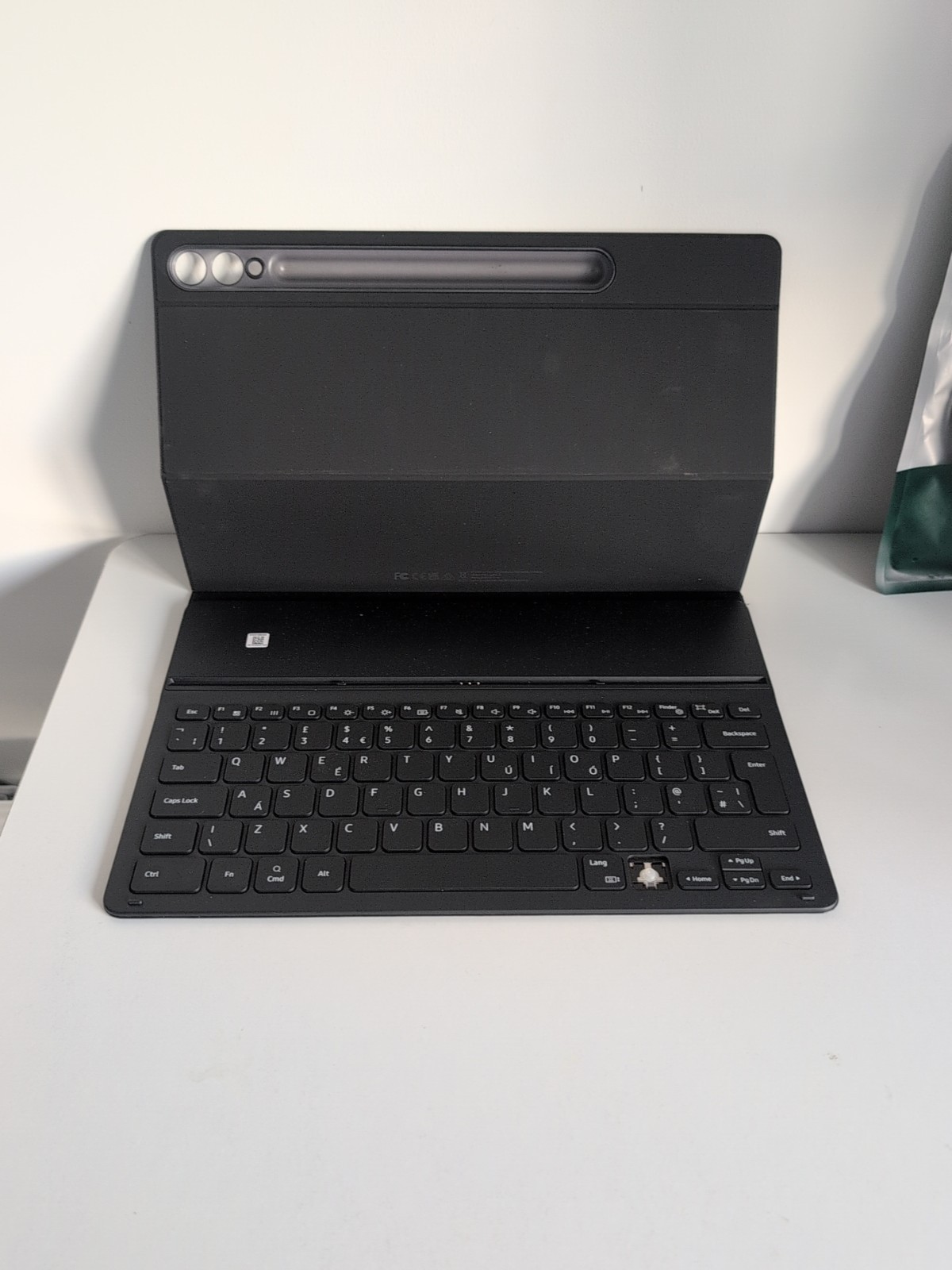 GENUINE SAMSUNG TAB S9 ULTRA / S10 ULTRA SLIM KEYBOARD BOOK COVER. One Missing K