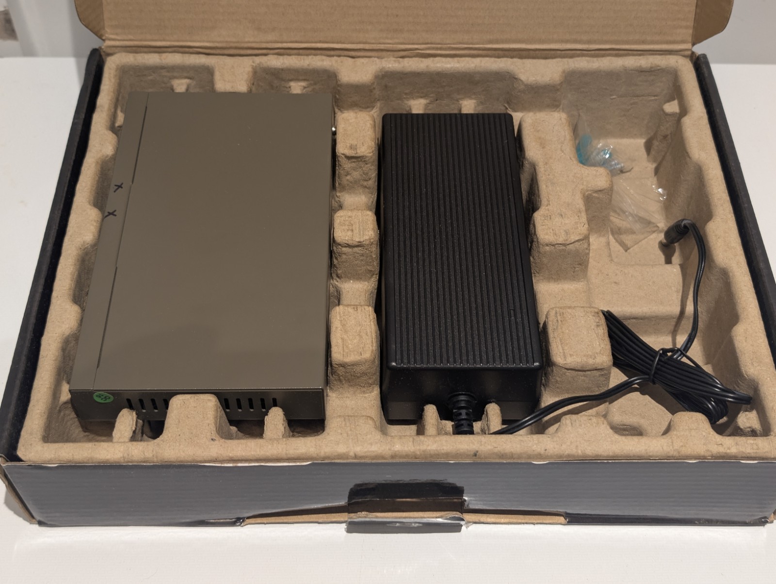 Tenda 9-Port Gigabit PoE Switch with 8-Port PoE+, IEEE 802.3af/at, (TEG1109P-8-1