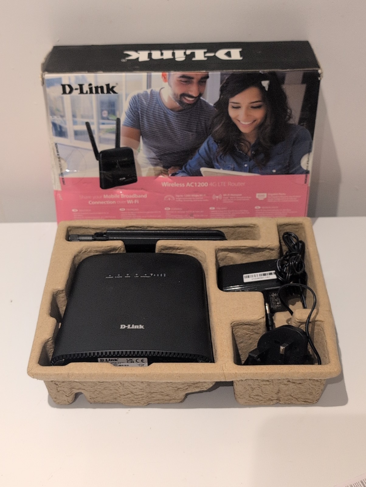 D-Link DWR-960 Wi-Fi AC1200 Router, Mobile Wi-Fi Router, 4G LTE /3G