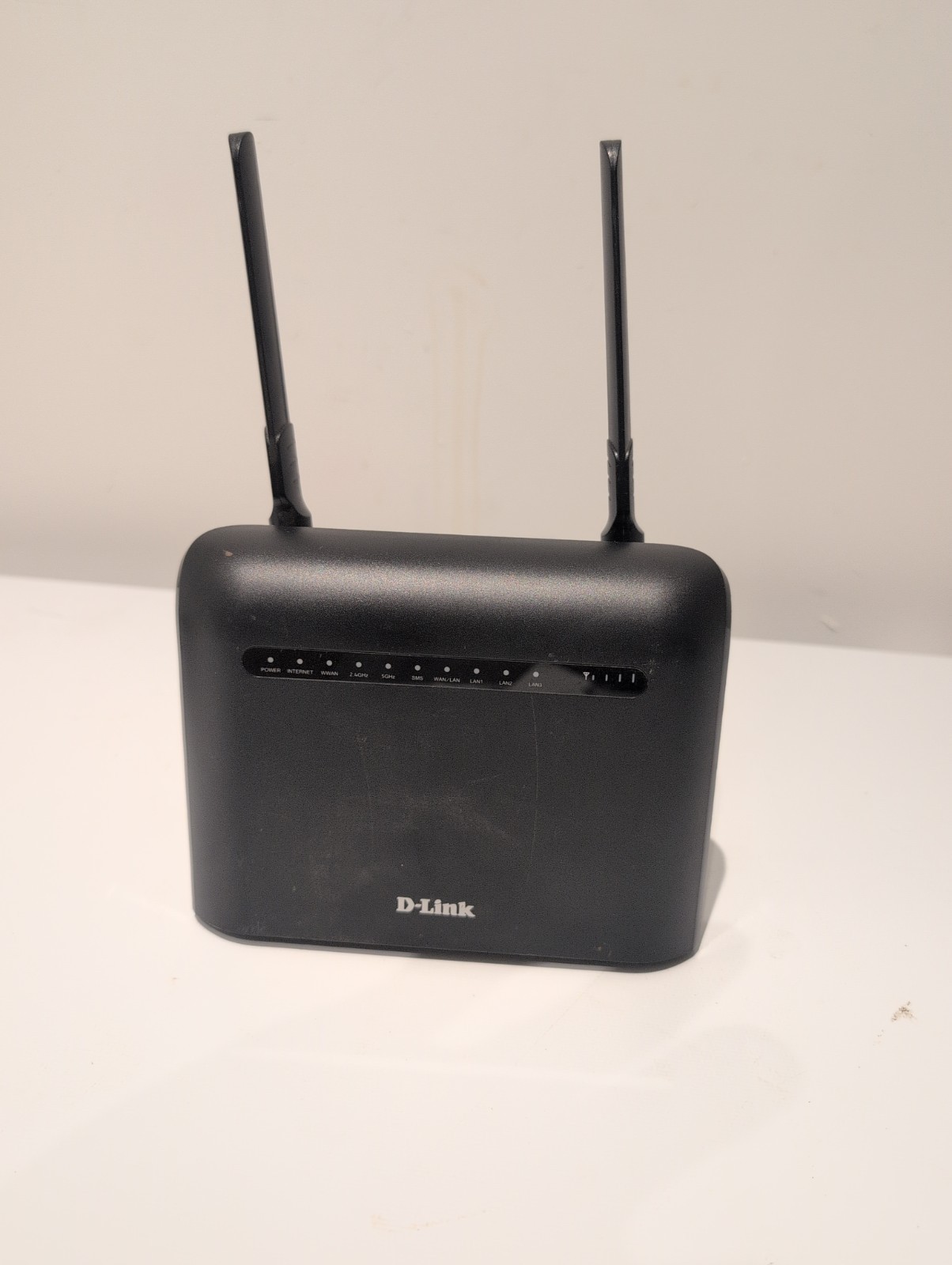 D-Link DWR-953V2 LTE Cat4 Wi-Fi AC1200 Router | 4G LTE Router, Missing Base
